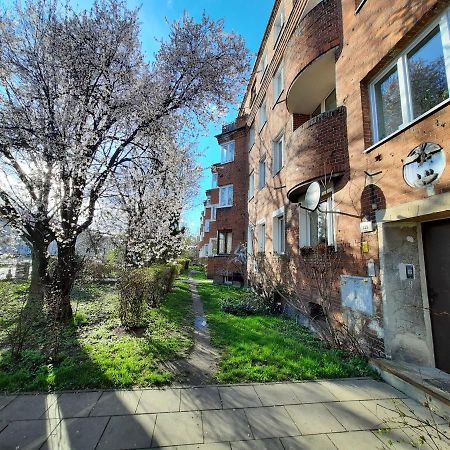 Kawalerka Hallera Wrocław Buitenkant foto