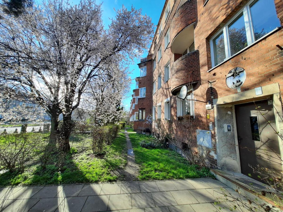 Kawalerka Hallera Wrocław Buitenkant foto