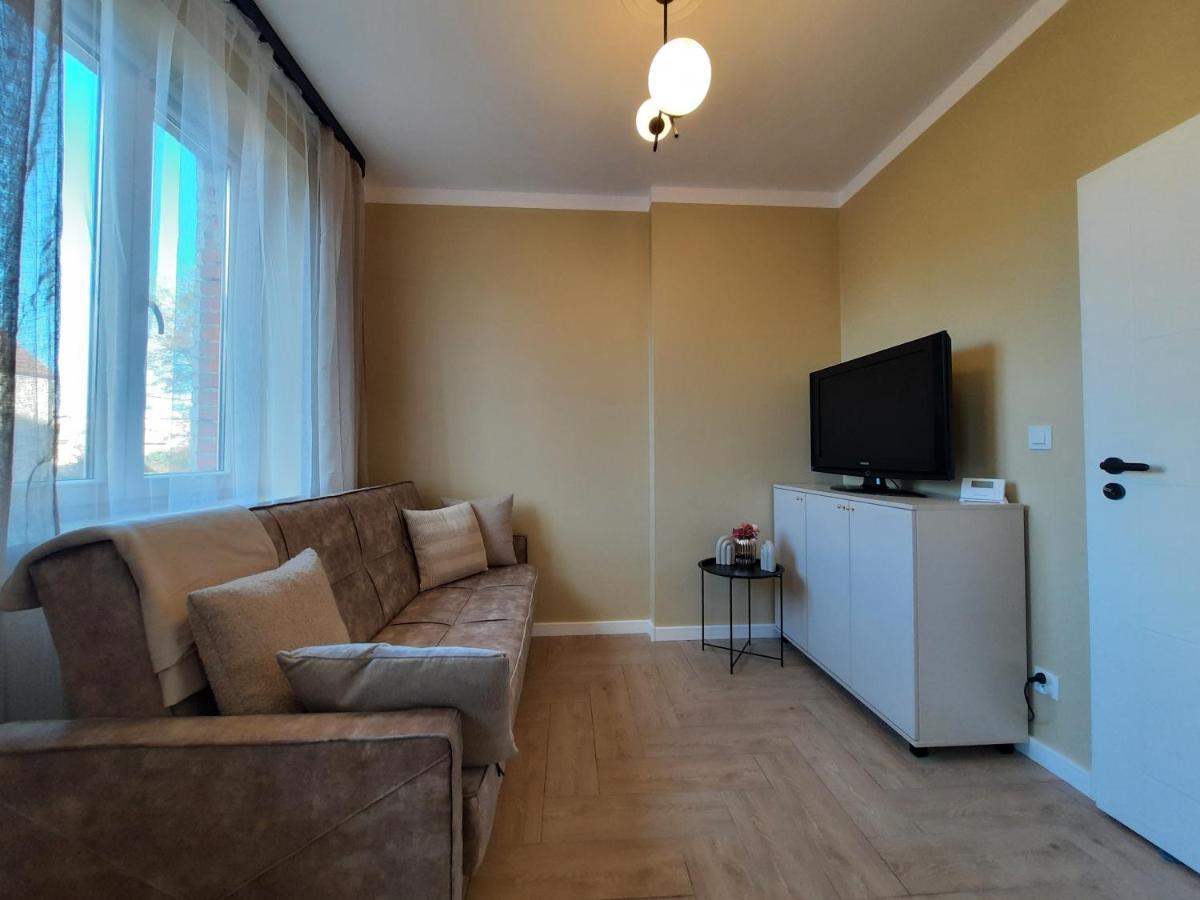 Kawalerka Hallera Wrocław Buitenkant foto